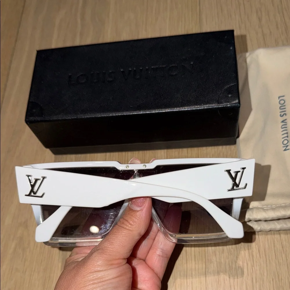 Louis Vuitton White and Clear Shield Sunglasses with Gradient Lenses - Picture 2 of 4